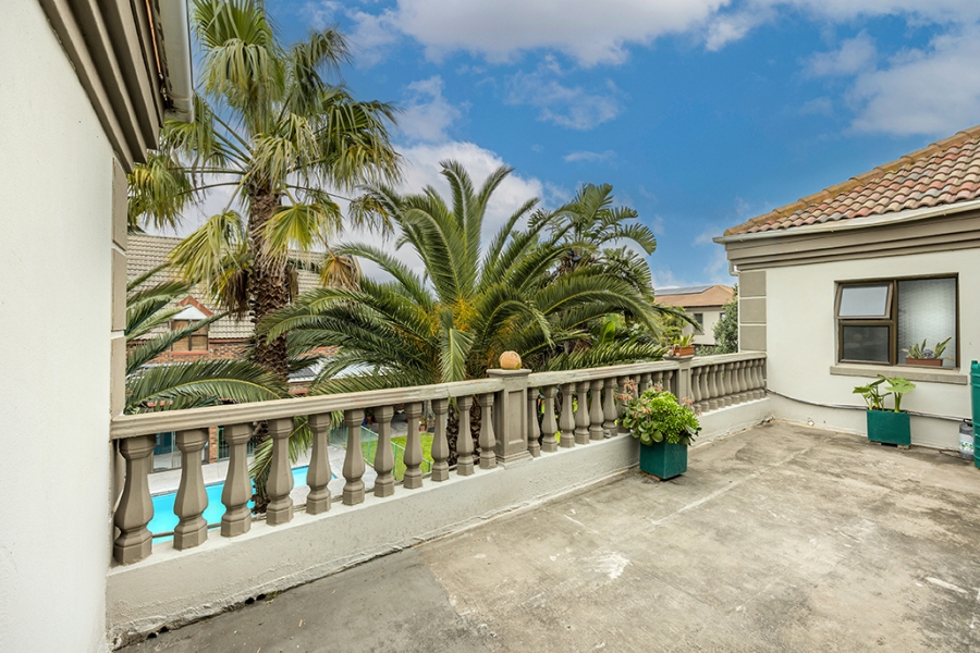 6 Bedroom Property for Sale in Sunset Beach Western Cape